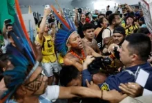 Photo of Miles de manifestantes protestan contra la COP30 en Belém, Brasil