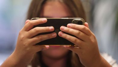 Photo of Una revisión de estudios relaciona el uso de pantallas con problemas mentales y sociales