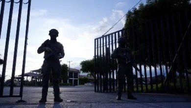 Photo of Toque de queda: ¿cuándo empieza y quiénes pueden obtener salvoconductos?