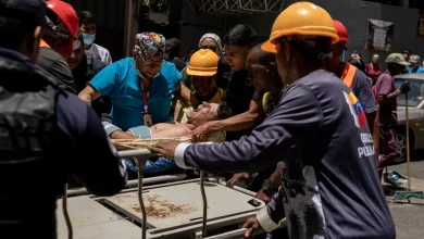 Photo of En Venezuela, rescatistas y vecinos se esfuerzan por salvar a los sobrevivientes de los terremotos