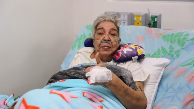 Photo of Una gaseosa tras salir viva de la vivienda derrumbada: el relato de Marlene Santana, el mensaje de Nayib Bukele y la búsqueda que no termina