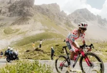 Photo of Richard Carapaz brilla en el Tour de Francia 2026: rey de la montaña y supercombativo