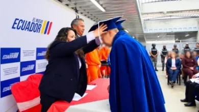 Photo of De las cárceles a las aulas: 19 personas privadas de libertad se gradúan de bachilleres y universitarias en Ecuador