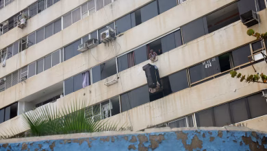 Photo of El drama de los venezolanos que vuelven a sus casas destruidas para salvar lo poco que les queda