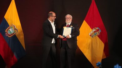Photo of 202 años de provincialización de Azuay: prefecto plantea 5 desafíos hacia 2050 y entrega preseas
