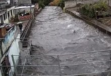 Photo of Lluvias provocan desbordamiento de la quebrada Caupicho y activan operativo en Quito