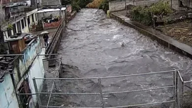 Photo of Lluvias provocan desbordamiento de la quebrada Caupicho y activan operativo en Quito